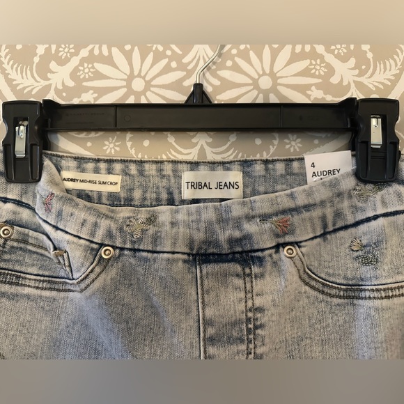 Tribal Embroidered Audrey Mid-Rise Crop Jeans - Picture 3 of 4